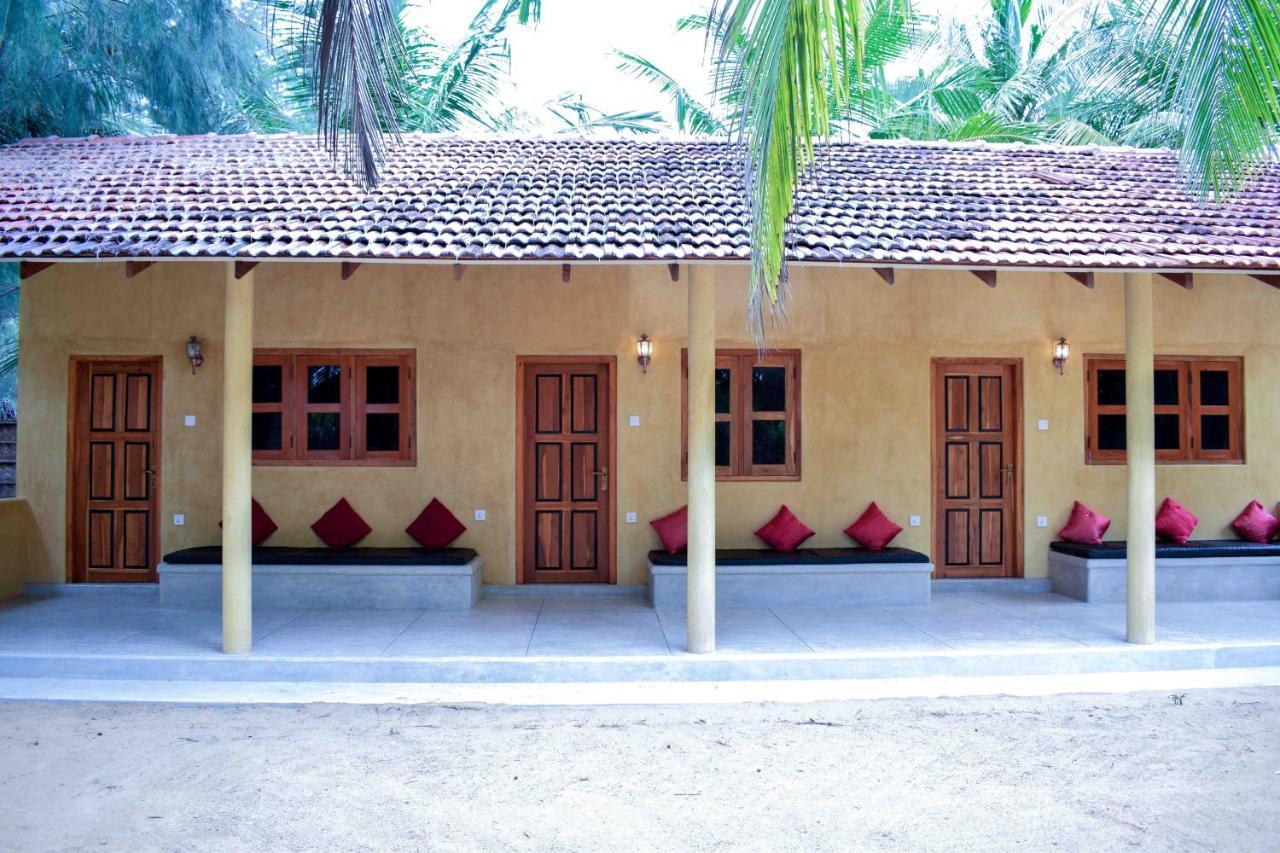 Omeesha Beach Hotel Kalpitiya Eksteriør billede