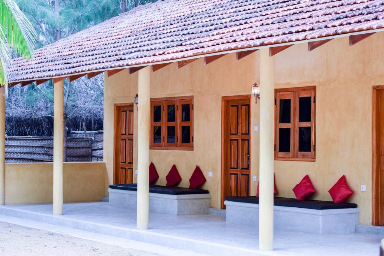 Omeesha Beach Hotel Kalpitiya Eksteriør billede