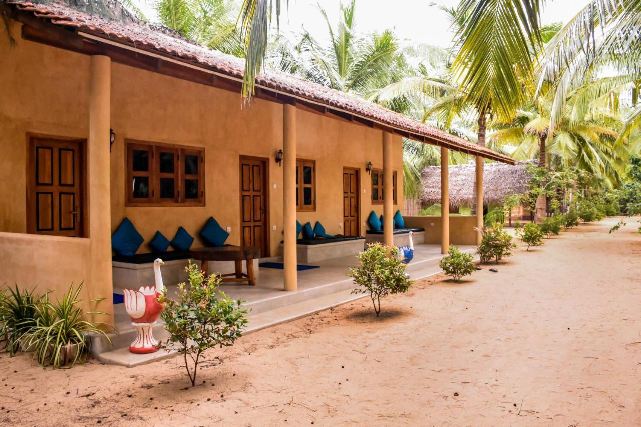 Omeesha Beach Hotel Kalpitiya Eksteriør billede